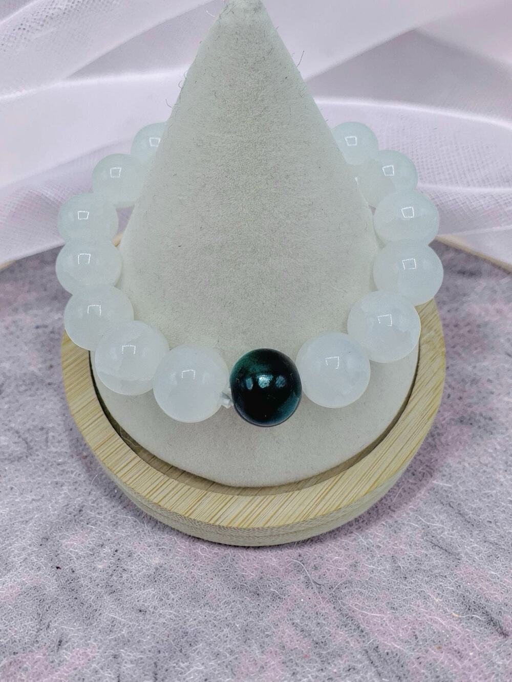 White Frost Beaded Stretch Bracelet with Emerald Green Accent Bead